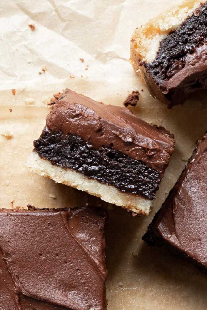 a close up on one of the shortbread brownies on its side