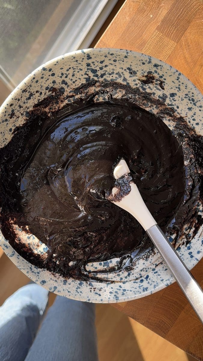 The wet ingredients mixed together.