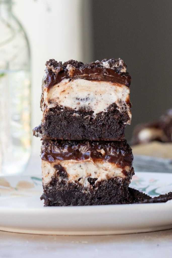Close up of the cookies and cream brownies.