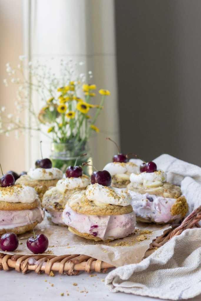 The pistachio cookie ice cream sandwiches on a tray.