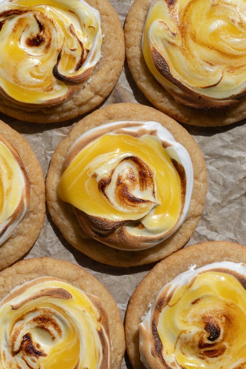 Close up of the lemon meringue pie cookies.