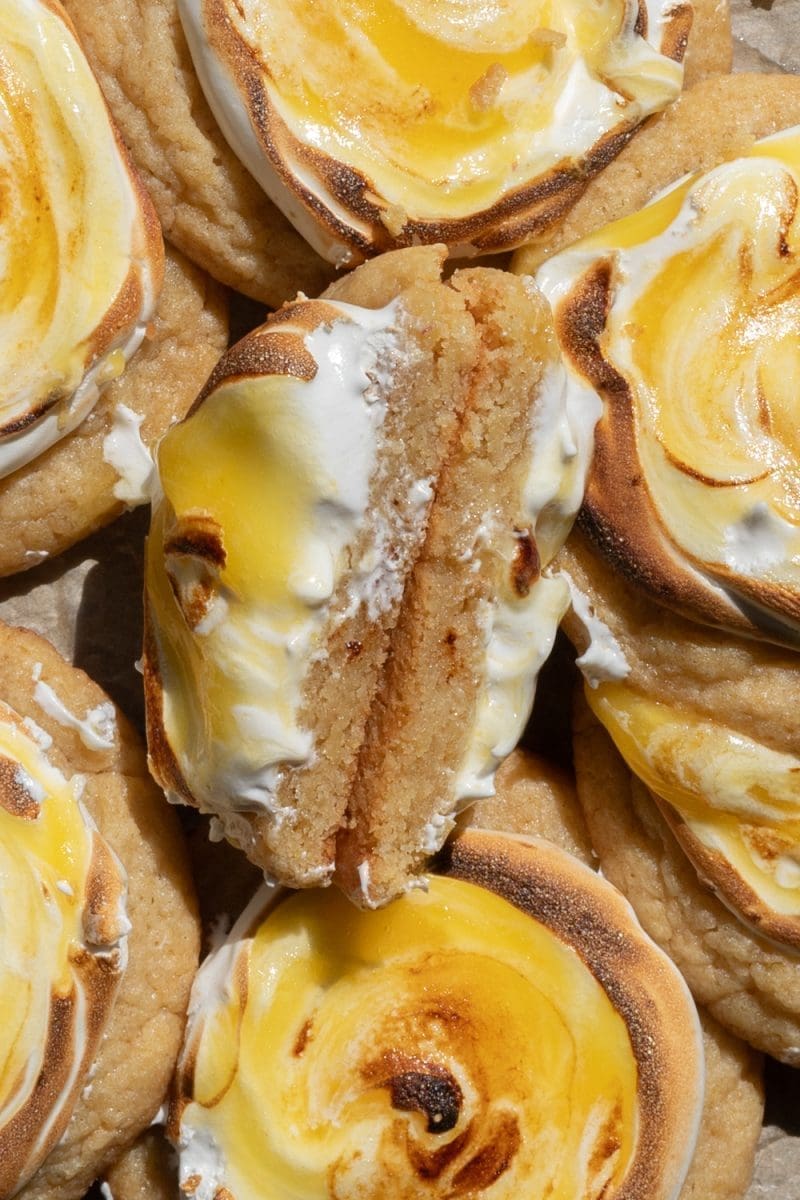 Close up cross-section of the lemon meringue pie cookies.
