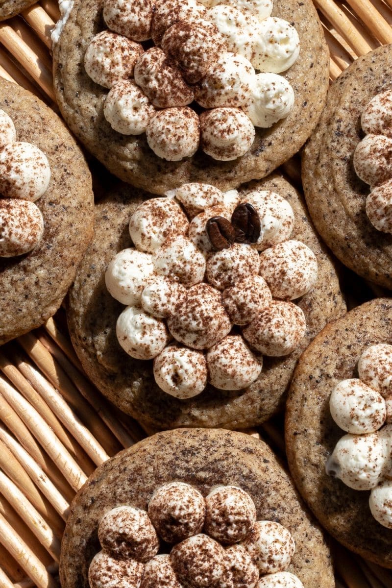 Close up of the tiramisu cookies.