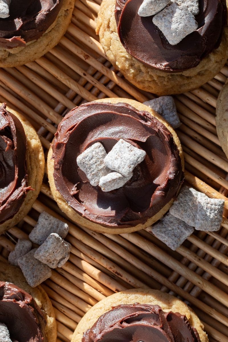 Close up of the muddy buddy cookies.