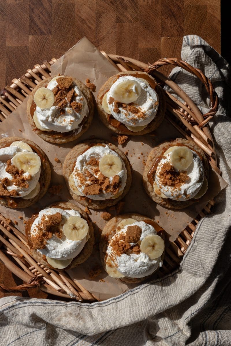 Flat lay of the banoffee pie cookies.