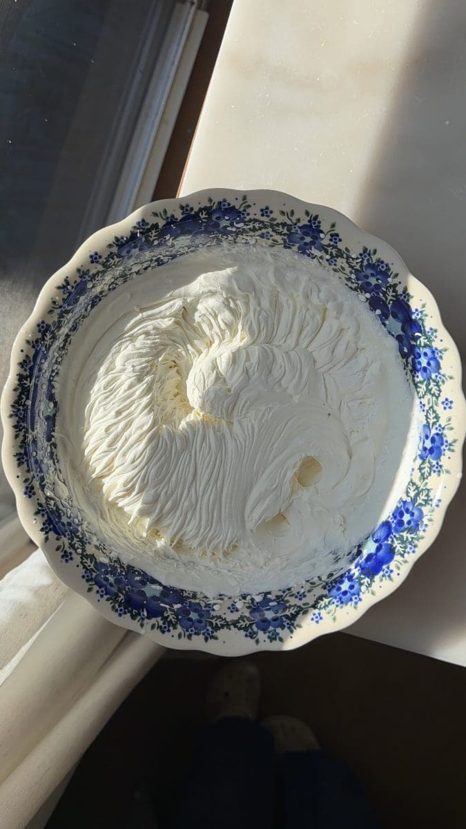 The heavy whipping cream and mascarpone beaten together.